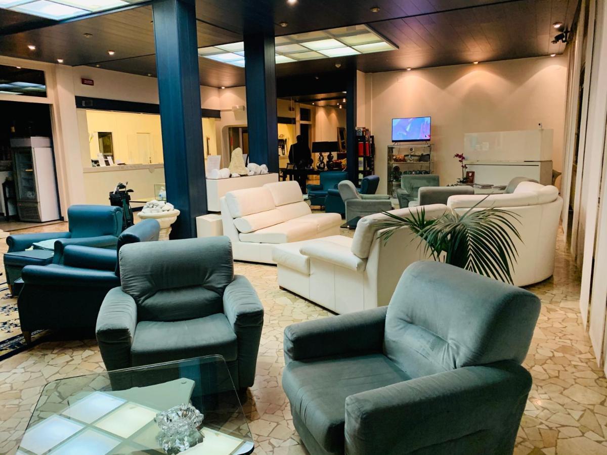 G&D Hotel Deanna Pool&Brunch ميلانو ماريتيما المظهر الخارجي الصورة