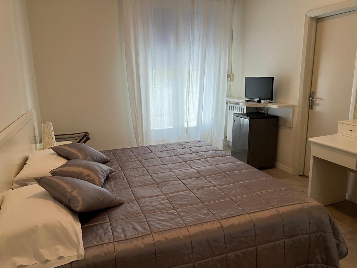 G&D Hotel Deanna Pool&Brunch ميلانو ماريتيما الغرفة الصورة