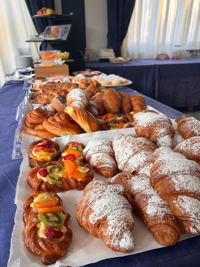 G&D Hotel Deanna Pool&Brunch ميلانو ماريتيما المظهر الخارجي الصورة