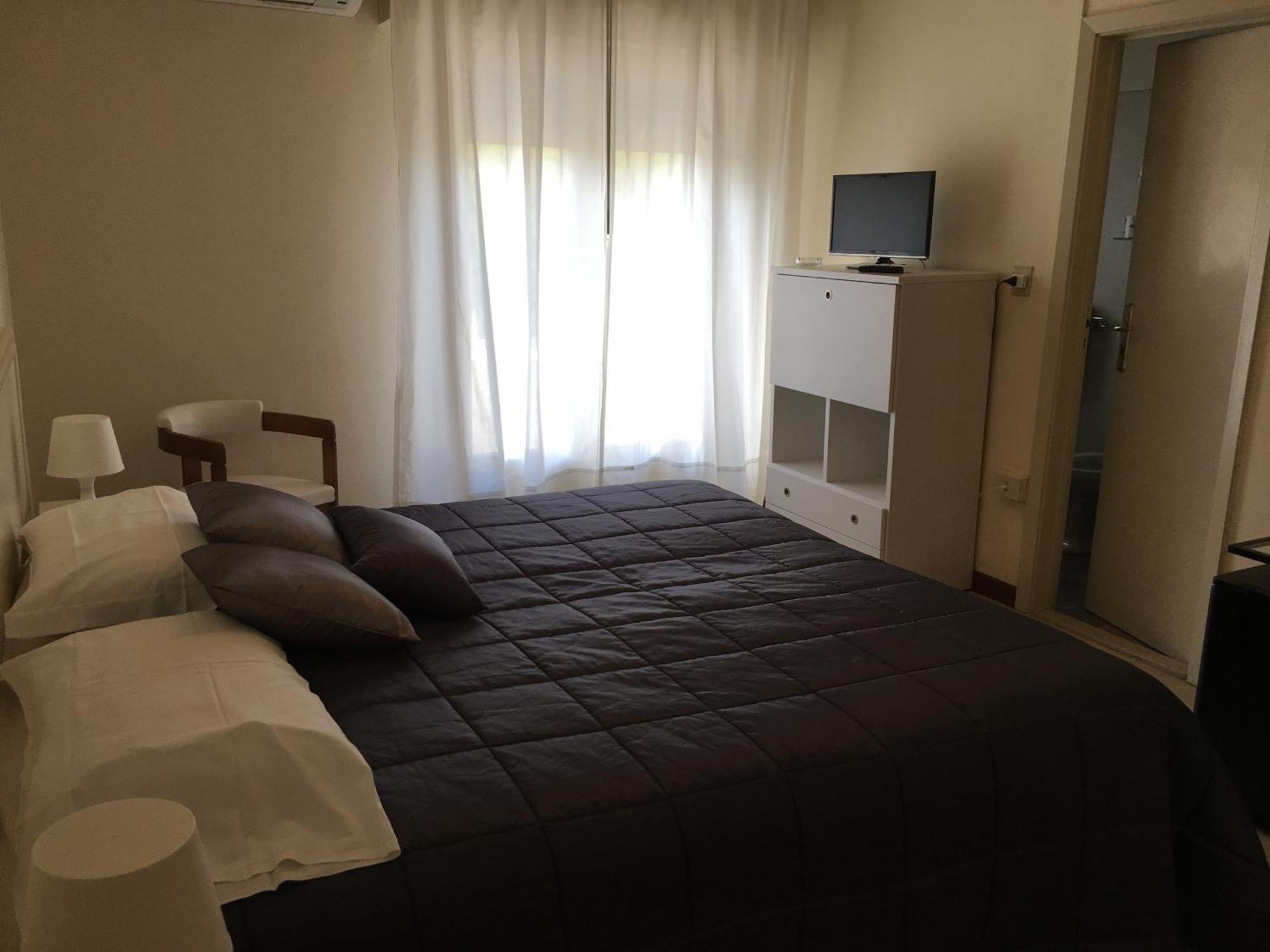 G&D Hotel Deanna Pool&Brunch ميلانو ماريتيما الغرفة الصورة