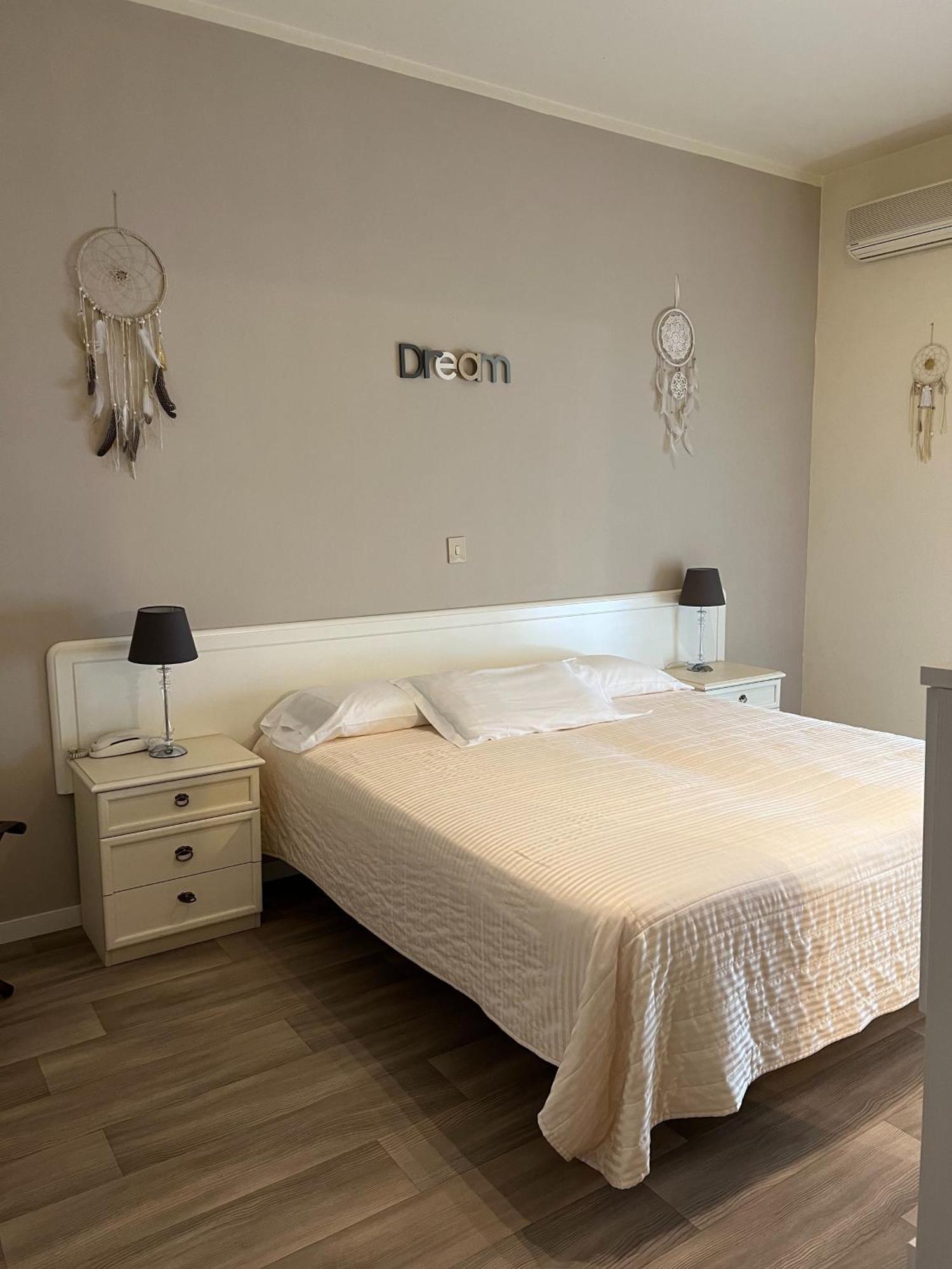 G&D Hotel Deanna Pool&Brunch ميلانو ماريتيما الغرفة الصورة