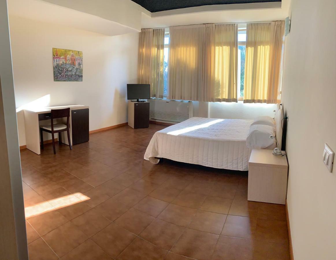 G&D Hotel Deanna Pool&Brunch ميلانو ماريتيما المظهر الخارجي الصورة