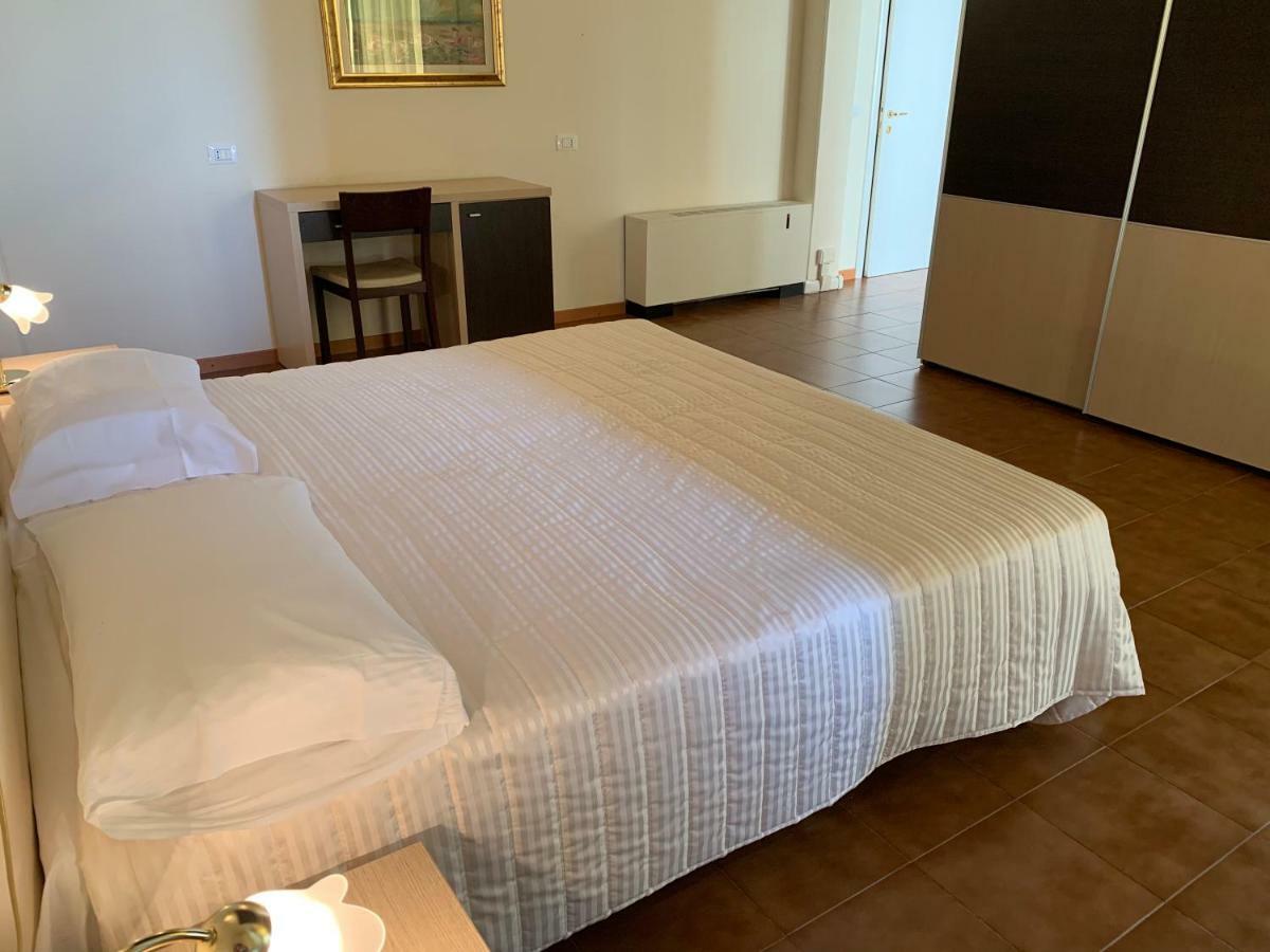 G&D Hotel Deanna Pool&Brunch ميلانو ماريتيما المظهر الخارجي الصورة